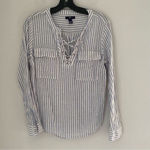 Gap Women’s Striped Long Sleeve Slit V Neck Cage Front Shirt size M - Picture 1 of 3